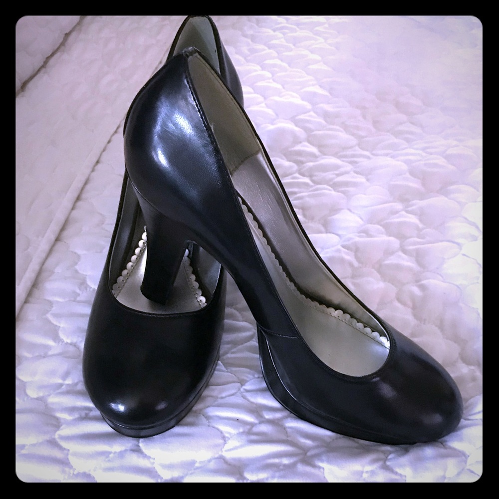 Black casual round toe heels
